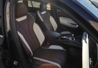 Подержанный автомобиль Geely Monjaro 2022 года (25 фото)