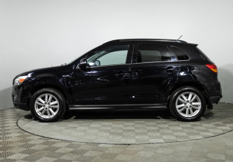 Подержанный автомобиль Mitsubishi ASX 2010 года (8 фото)