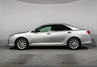 Подержанный автомобиль Toyota Camry Sedan 2011 года (8 фото)