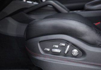 Подержанный автомобиль Porsche Cayenne 2021 года (30 фото)