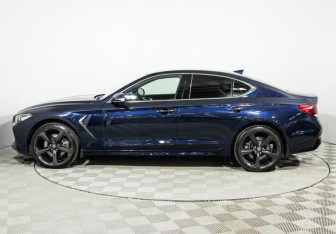 Подержанный автомобиль Genesis G70 2021 года (8 фото)