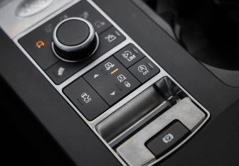 Подержанный автомобиль Land Rover Discovery 2018 года (20 фото)