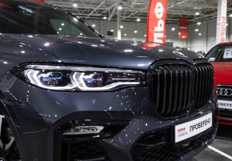 Подержанный автомобиль BMW X7 2020 года (7 фото)
