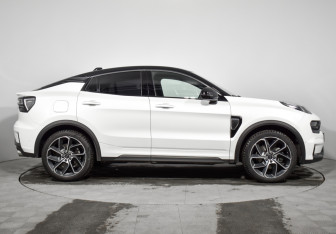 Подержанный автомобиль Lynk&Co 05 2023 года (4 фото)