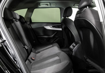 Подержанный автомобиль Audi A4 Wagon 2019 года (25 фото)