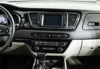 Подержанный автомобиль Kia Carnival 2019 года (14 фото)