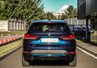 Подержанный автомобиль BMW X1 2019 года (7 фото)