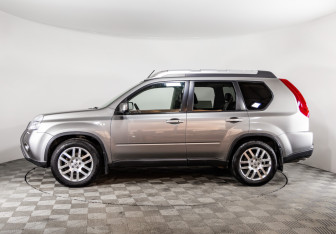 Подержанный автомобиль Nissan X-Trail 2013 года (8 фото)