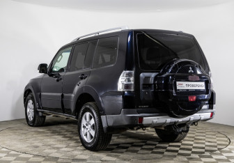 Подержанный автомобиль Mitsubishi Pajero 2006 года (7 фото)