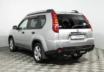 Подержанный автомобиль Nissan X-Trail 2008 года (7 фото)