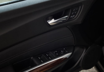 Подержанный автомобиль Acura TLX 2014 года (24 фото)