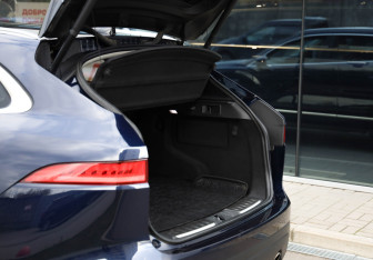 Подержанный автомобиль Jaguar F-Pace 2020 года (26 фото)