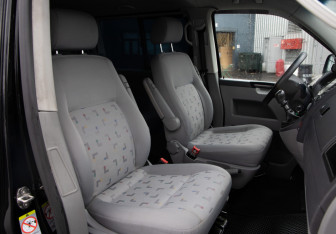 Подержанный автомобиль Volkswagen Caravelle 2008 года (12 фото)