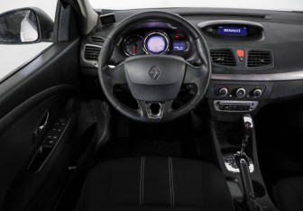 Подержанный автомобиль Renault Fluence 2014 года (11 фото)