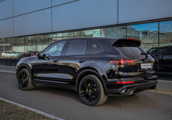 Подержанный автомобиль Porsche Cayenne 2015 года (6 фото)