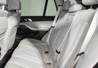 Подержанный автомобиль BMW X5 2019 года (12 фото)
