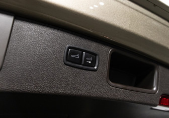 Подержанный автомобиль Porsche Macan 2016 года (16 фото)