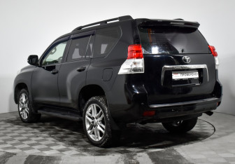 Подержанный автомобиль Toyota Land Cruiser Prado 2011 года (7 фото)