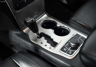Подержанный автомобиль Jeep Grand Cherokee 2012 года (11 фото)