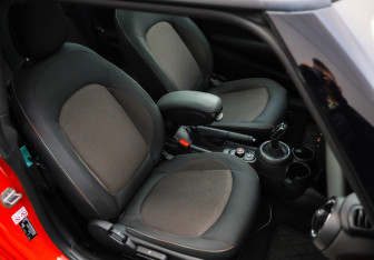 Подержанный автомобиль MINI Hatch 2019 года (27 фото)