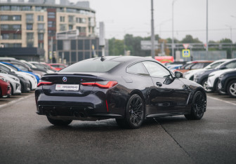 Подержанный автомобиль BMW M4 Coupe 2022 года (6 фото)