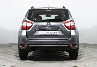 Подержанный автомобиль Nissan Terrano 2014 года (6 фото)