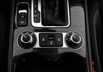 Подержанный автомобиль Volkswagen Touareg 2015 года (17 фото)