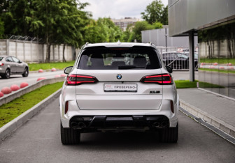 Подержанный автомобиль BMW X5 2021 года (8 фото)