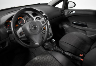 Подержанный автомобиль Opel Corsa 2013 года (9 фото)