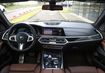 Подержанный автомобиль BMW X7 2019 года (14 фото)