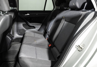 Подержанный автомобиль Volkswagen Golf Hatchback 2014 года (10 фото)