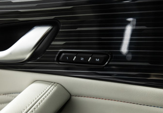 Подержанный автомобиль Geely Monjaro 2023 года (16 фото)