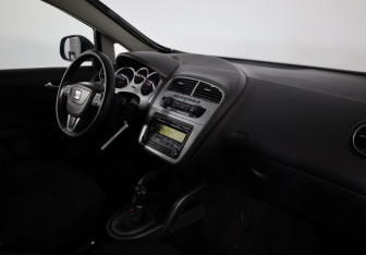 Подержанный автомобиль SEAT Altea 2012 года (11 фото)