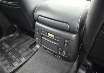 Подержанный автомобиль Infiniti QX80 2018 года (25 фото)