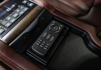 Подержанный автомобиль Lexus LX 2016 года (29 фото)