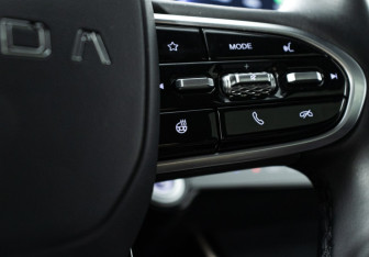 Подержанный автомобиль Omoda C5 2023 года (27 фото)