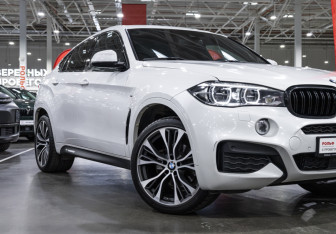 Подержанный автомобиль BMW X6 2016 года (8 фото)