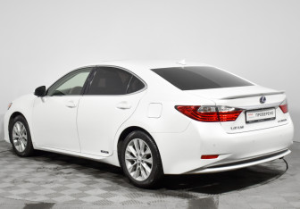 Подержанный автомобиль Lexus ES 2013 года (7 фото)