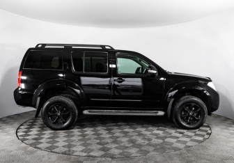 Подержанный автомобиль Nissan Pathfinder 2012 года (4 фото)