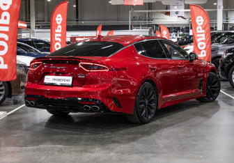 Подержанный автомобиль Kia Stinger 2018 года (7 фото)