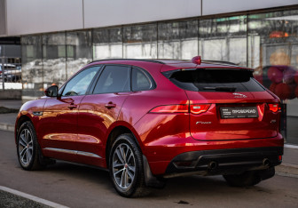 Подержанный автомобиль Jaguar F-Pace 2016 года (7 фото)