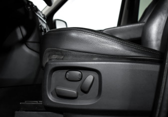 Подержанный автомобиль Land Rover Discovery 2012 года (13 фото)