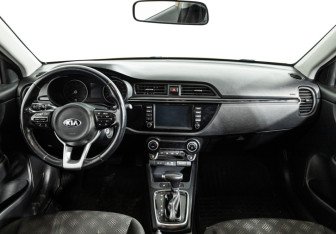 Подержанный автомобиль Kia Rio Hatchback 2018 года (13 фото)