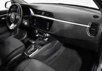 Подержанный автомобиль Kia Rio Hatchback 2021 года (12 фото)