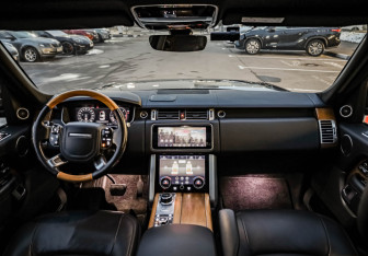 Подержанный автомобиль Land Rover Range Rover 2018 года (11 фото)