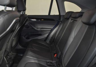 Подержанный автомобиль BMW X1 2018 года (11 фото)