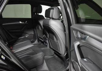 Подержанный автомобиль Audi Q5 2023 года (12 фото)