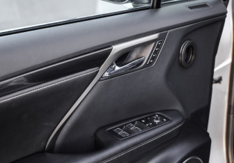 Подержанный автомобиль Lexus RX 2017 года (20 фото)