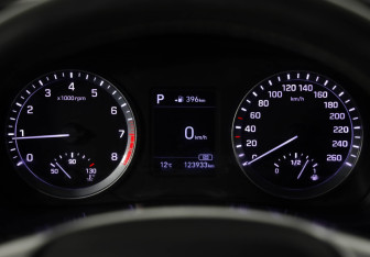 Подержанный автомобиль Hyundai Sonata 2019 года (13 фото)