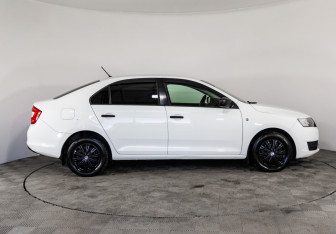 Подержанный автомобиль Skoda Rapid Liftback 2016 года (4 фото)